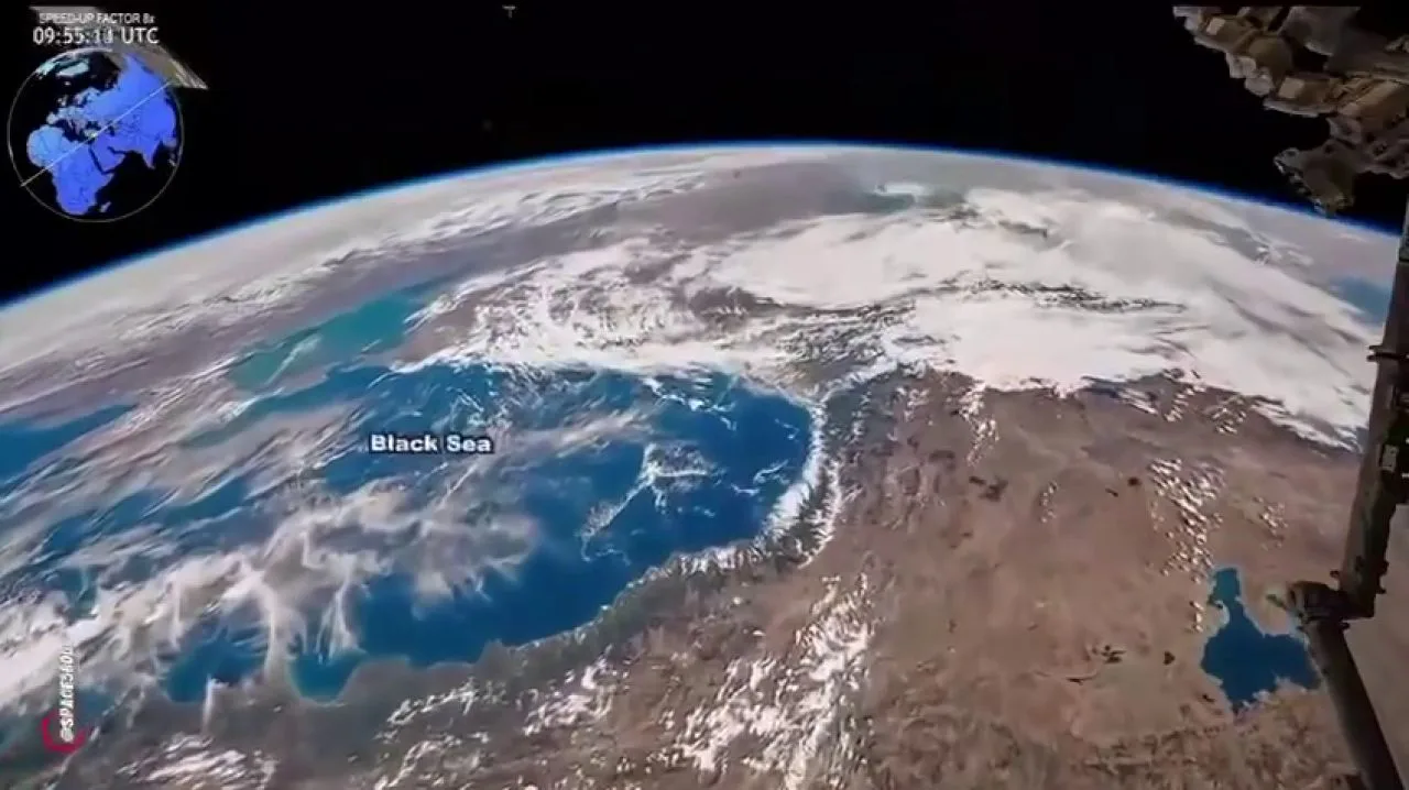 Imagini din spațiu cu Marea Neagră, evidențiind frumusețea și biodiversitatea regiunii.