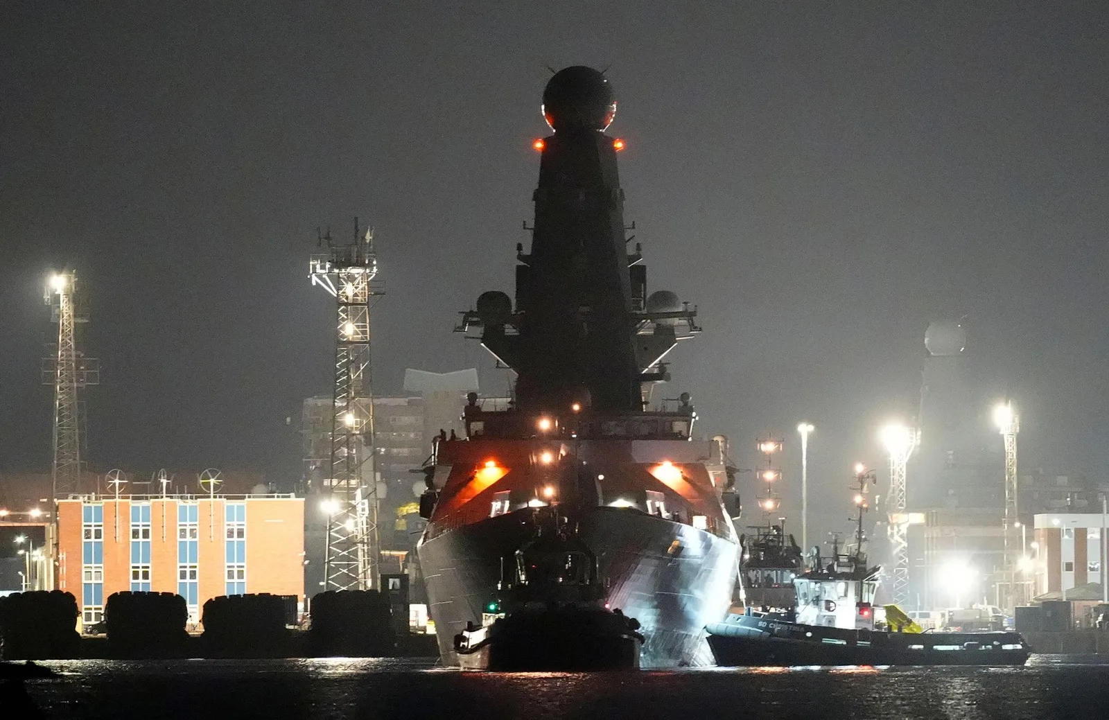 Distrugătorul HMS Dragon pregătit pentru misiune în strâmtoarea Ormuz.