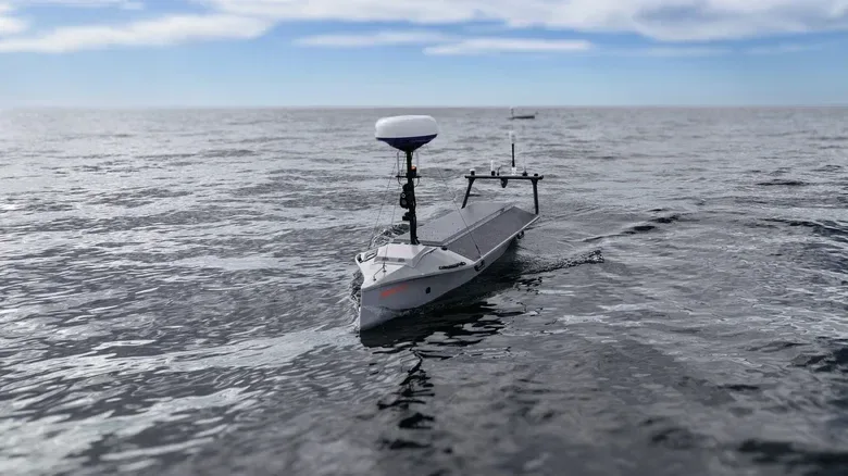 Dronă navală autonomă pe apă, testată pentru patrularea oceanelor.