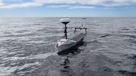 Dronă navală autonomă pe apă, testată pentru patrularea oceanelor.