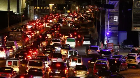 Coloane de mașini blocate în trafic în timpul evacuării din Liban.