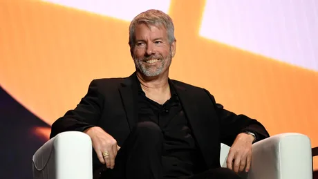 Michael Saylor discutând despre strategia de acumulare a bitcoin.