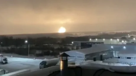 Explozie vizibilă deasupra unui oraș din Udmurtia, în urma unui atac cu drone.
