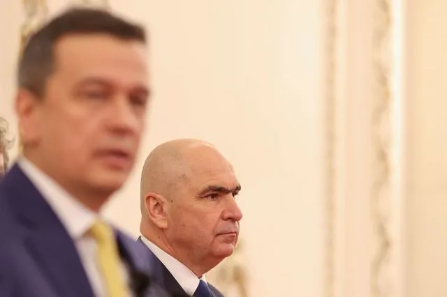 Lideri politici discutând despre viitorul guvernului și sprijinul acordat premierului.