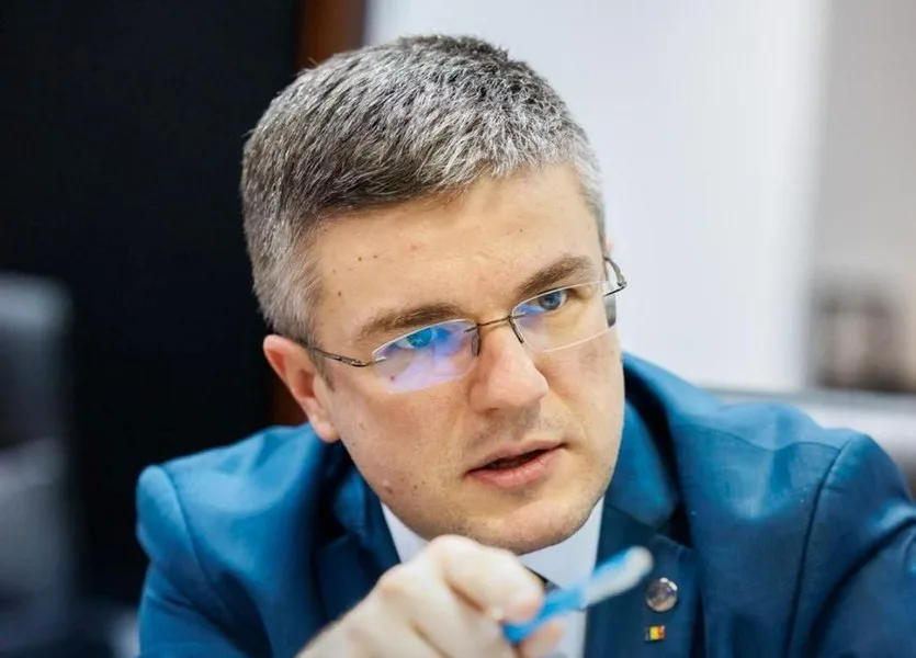 Ministrul Economiei discutând despre riscurile financiare pentru România.