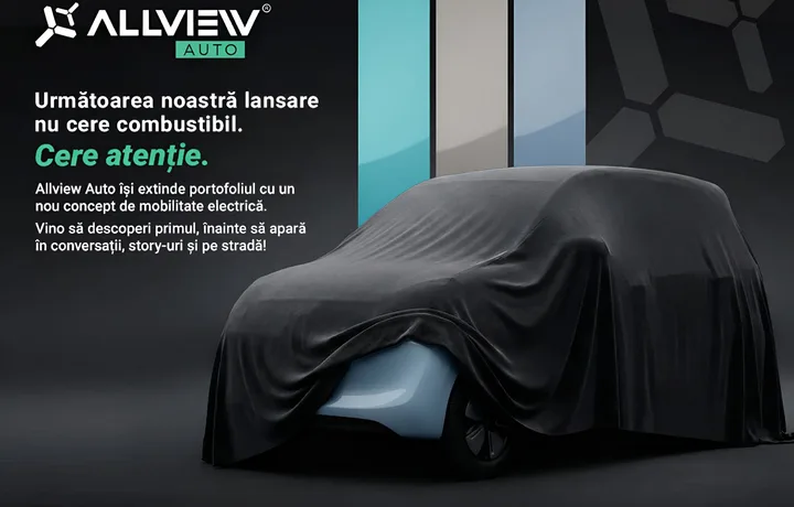 Un automobil electric acoperit, pregătit pentru lansare în București.