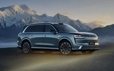 AITO M9, un SUV electric cu tehnologie avansată și design modern.