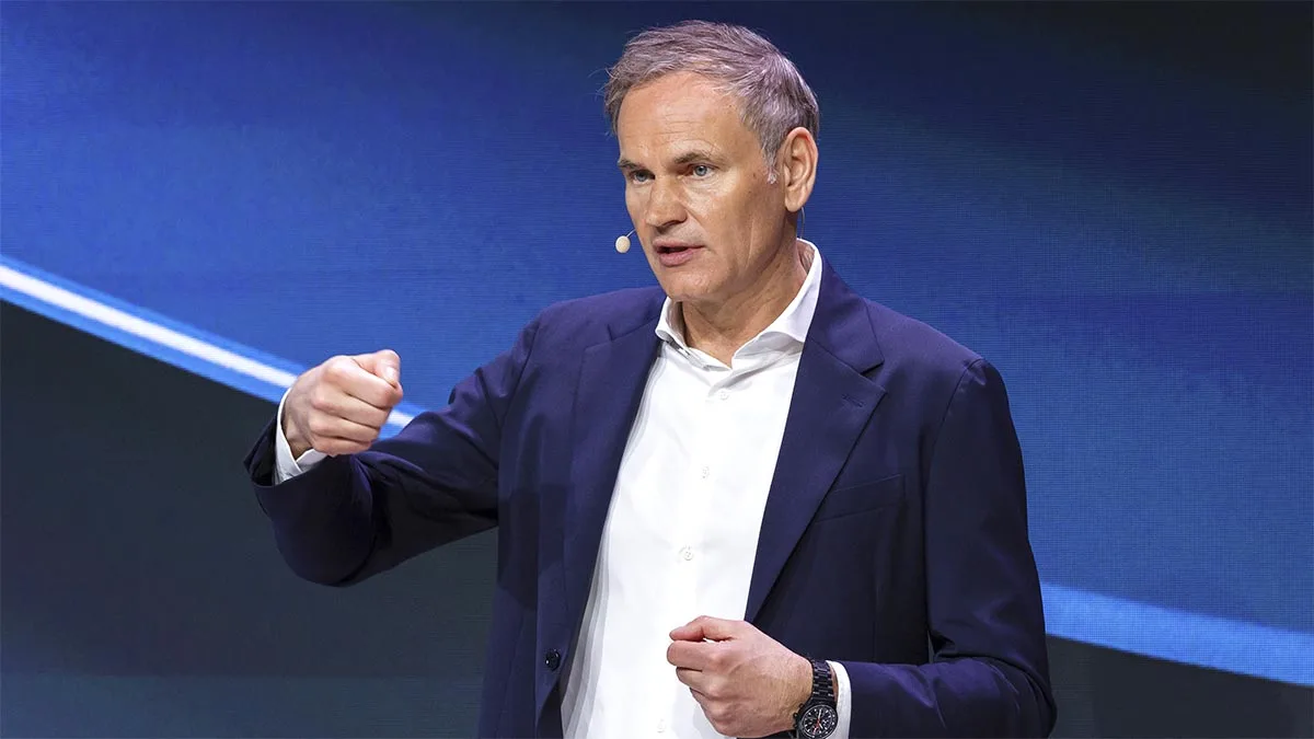 Oliver Blume discutând despre strategia Volkswagen pentru producția auto în Europa.