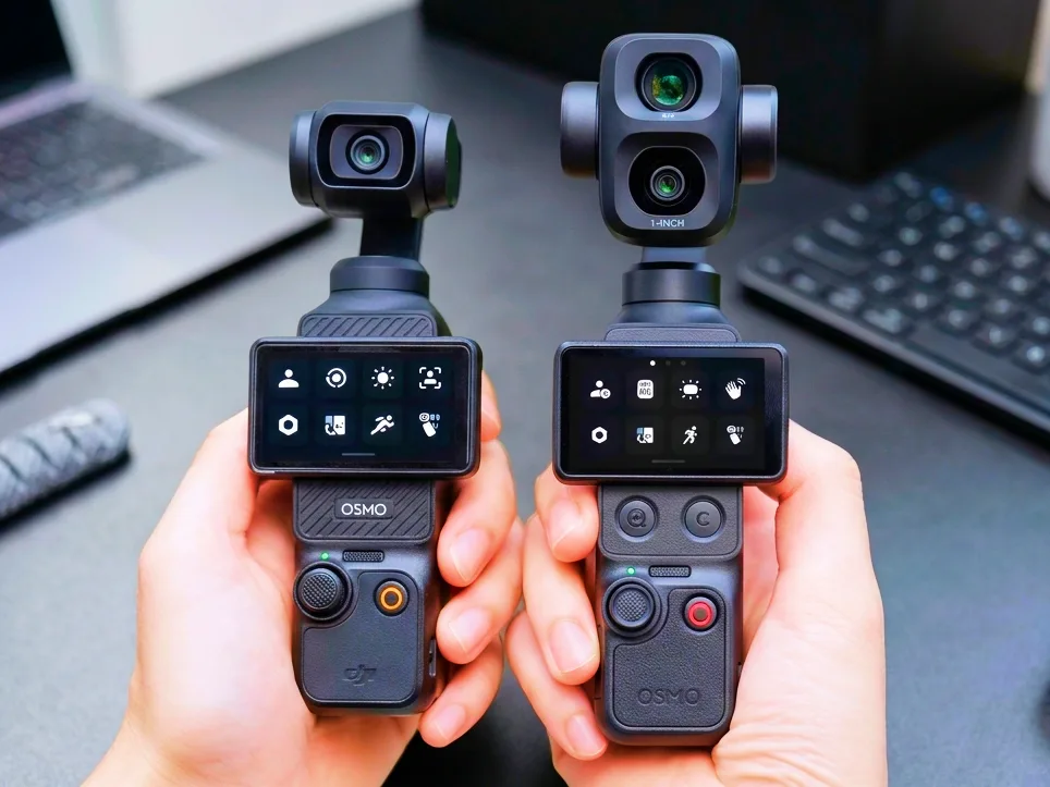 Compararea modelelor DJI Osmo Pocket 4 și 4P în mâinile unui utilizator.