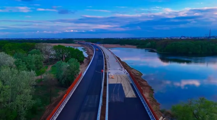 Asfaltarea viaductului de peste Lacul Cernica avansează pe lotul 4 al autostrăzii A0.