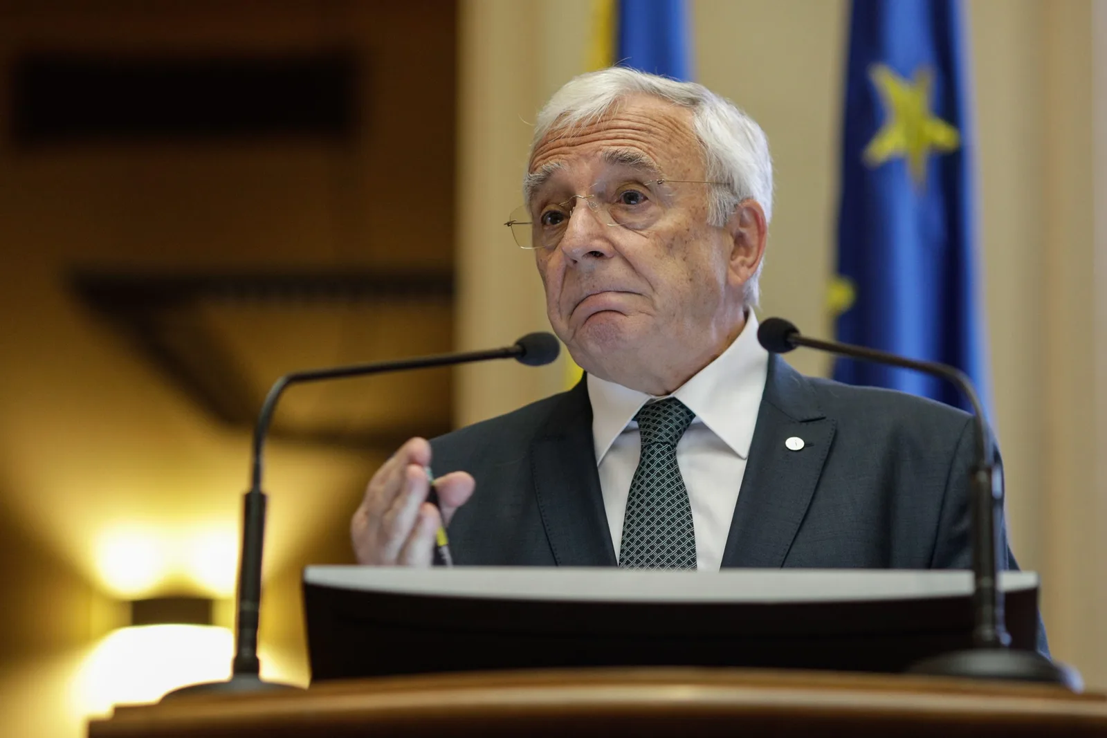 Decizia BNR de a menține dobânda-cheie la 6,50% în contextul inflației crescute.