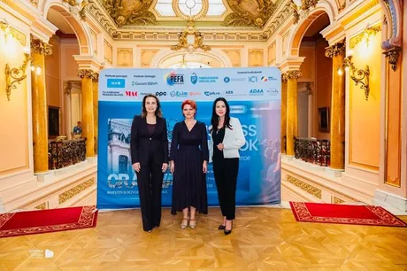 Reprezentante ale PEFA și Primăriei Craiova la conferința Business Outlook 2026.
