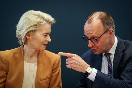 Friedrich Merz discută despre birocrația Uniunii Europene cu Ursula von der Leyen.