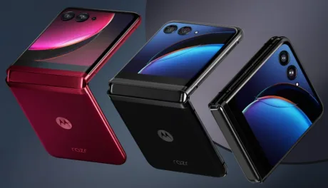 Telefoane Motorola pliabile în diverse culori, pregătite pentru actualizări Android.