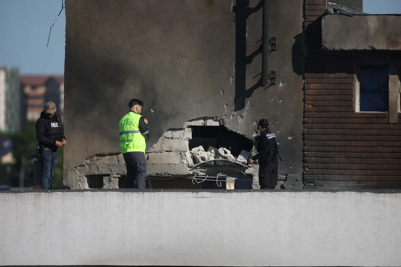 Intervenție a autorităților la locul incidentului din Galați, după prăbușirea dronei.