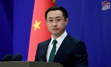 Ministrul chinez de externe discutând despre armele chimice abandonate de Japonia.