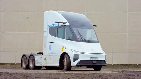 Camionul Windrose E700, un model electric inovator, ajunge în Europa.