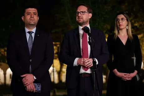 dominic fritz, guvernul romaniei, motiune de cenzura - copertă