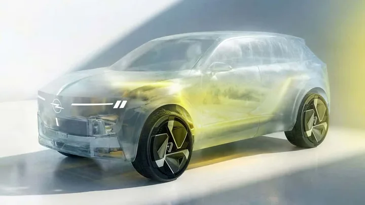Un SUV electric Opel transparent, evidențiind designul modern și tehnologia avansată.
