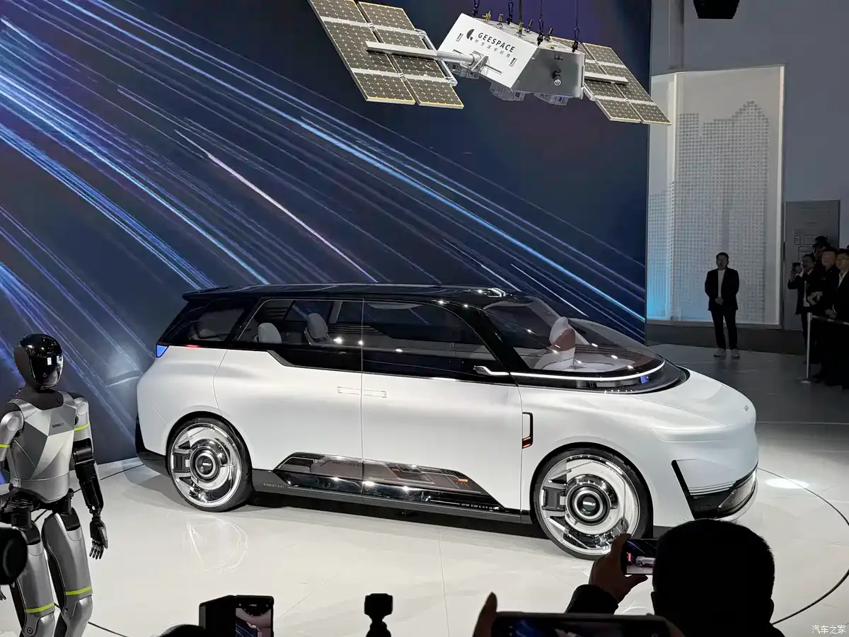 Prototipul Eva Cab, robotaxi inovator, prezentat la Salonul Auto Beijing 2026.