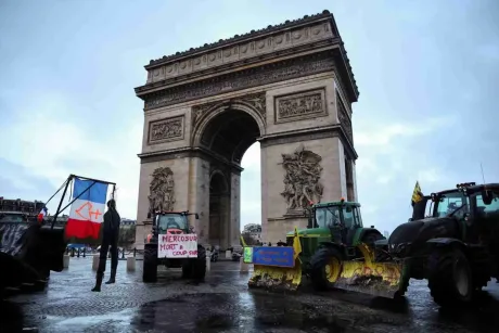 Acordul Mercosur inflamează spiritele în Franța; protest masiv al agricultorilor la Paris
