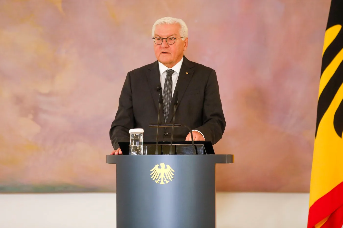 Frank-Walter Steinmeier susține importanța prezenței militare americane în Europa.