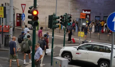 Semafoare cu patru culori în Roma, test pentru vehicule autonome.