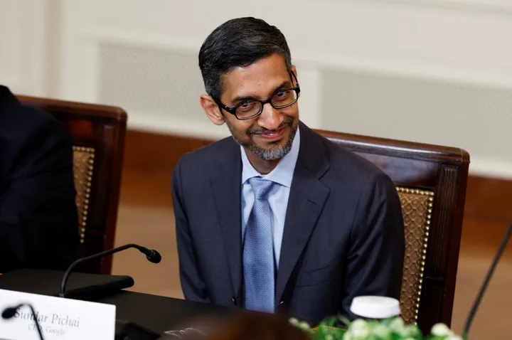 Sundar Pichai discutând despre viitorul investițiilor în tehnologie.