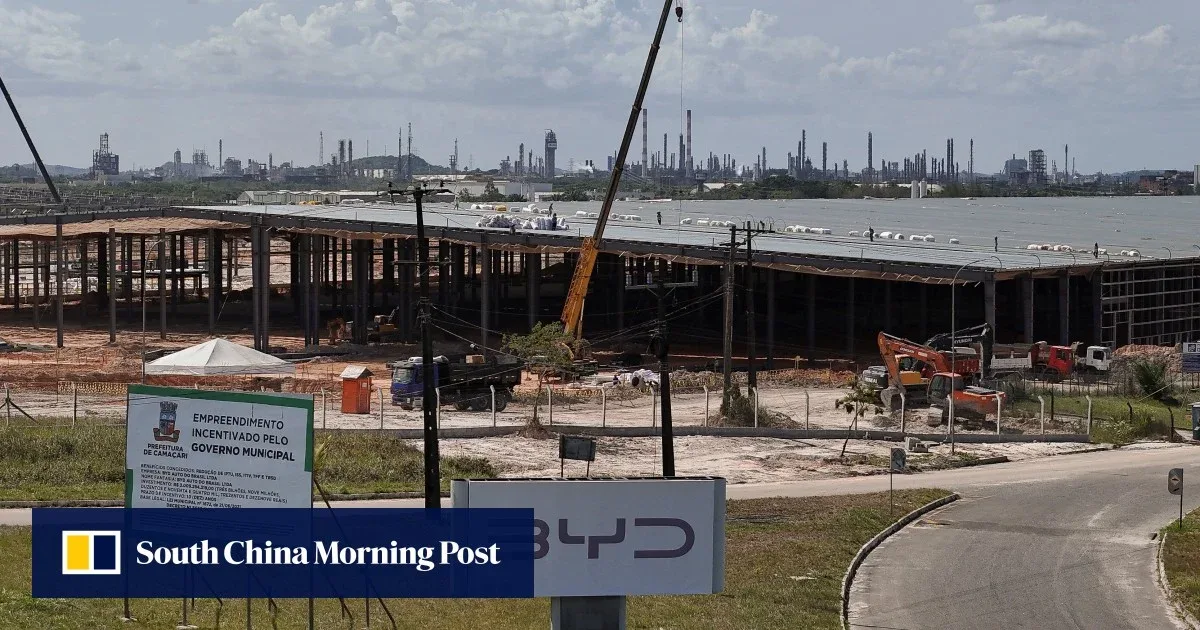 Construcție BYD în Brazilia, subiect al controversei privind condițiile de muncă.