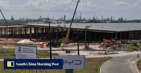 Construcție BYD în Brazilia, subiect al controversei privind condițiile de muncă.