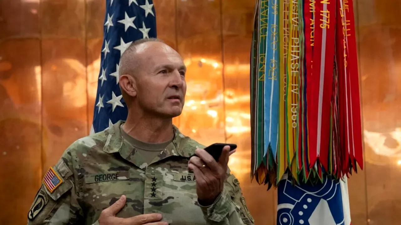 Generalul Randy George discutând despre situația militară actuală.