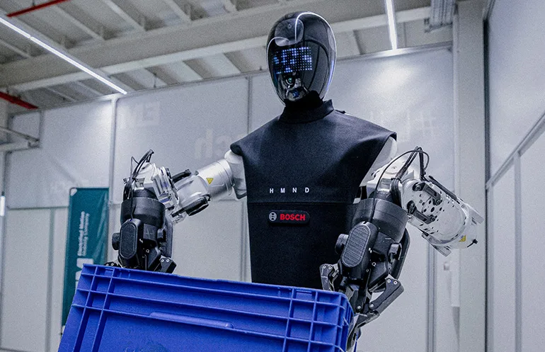 Robotul HMND 01 pregătit pentru producție în colaborare cu Bosch și Schaeffler.