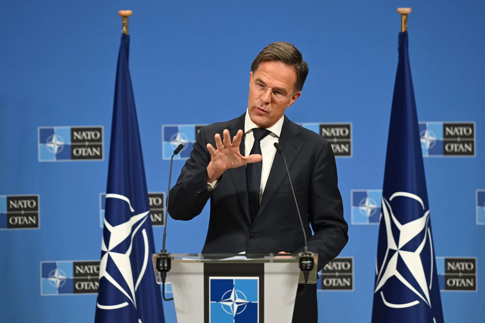 Mark Rutte discută despre securitatea nucleară europeană la NATO.