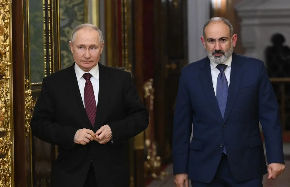 Discuții tensionate între liderii Armeniei și Rusiei în contextul geopolitic actual.