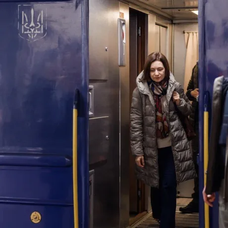 Maia Sandu și Volodimir Zelenski discutând despre situația din regiune.