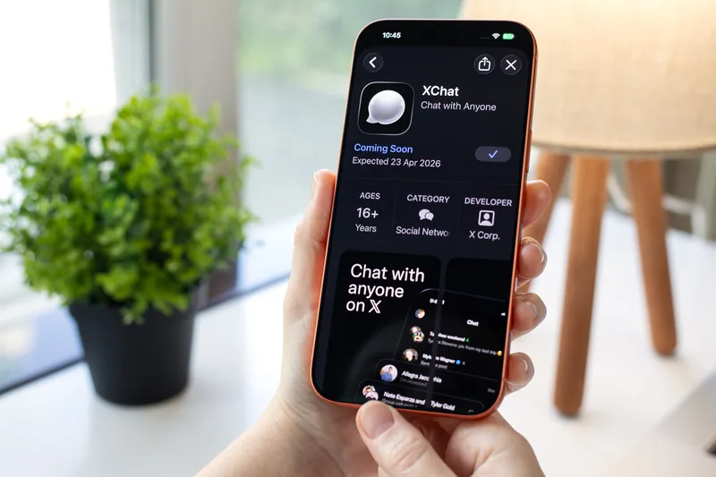 Aplicația XChat pe un telefon, promițând confidențialitate și criptare.