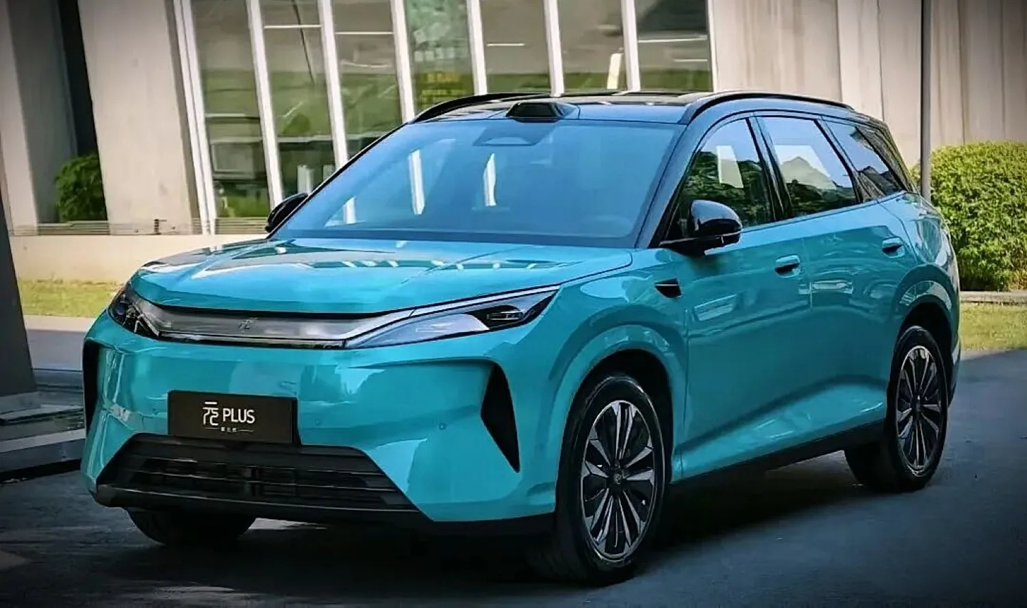 Noul Atto 3 de la BYD, cu design modern și performanțe îmbunătățite.