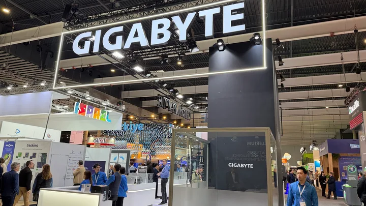 Standul Gigabyte la MWC 2026, evidențiind inovații în servere AI.