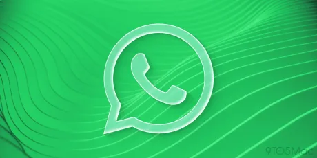 Interfața WhatsApp cu design Liquid Glass, elemente semi-transparente și efecte de profunzime.