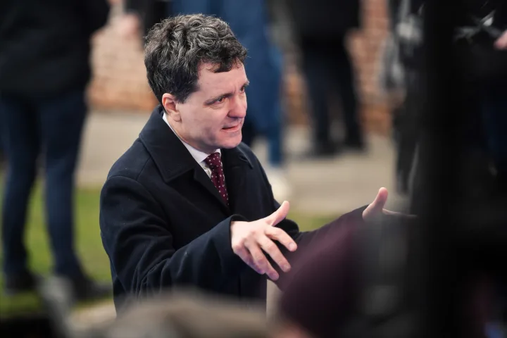 Nicușor Dan discutând despre securitatea națională și colaborarea militară cu Franța.