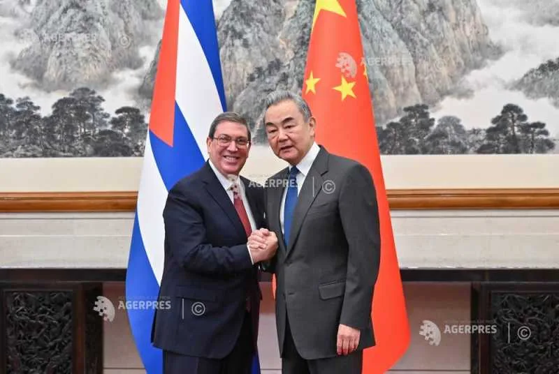 Wang Yi și Bruno Rodriguez Parrilla discută despre sprijinul Chinei pentru Cuba.