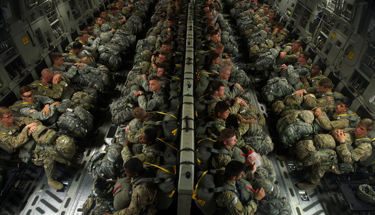 Soldați americani pregătiți pentru o misiune în Orientul Mijlociu.