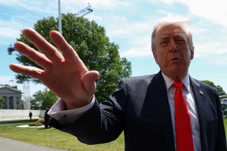 Donald Trump vorbește despre negocierile cu Iranul și Pakistanul.