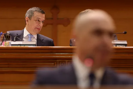 Sorin Grindeanu discutând despre finanțările bugetare și selecțiile la Energie în Parlament.