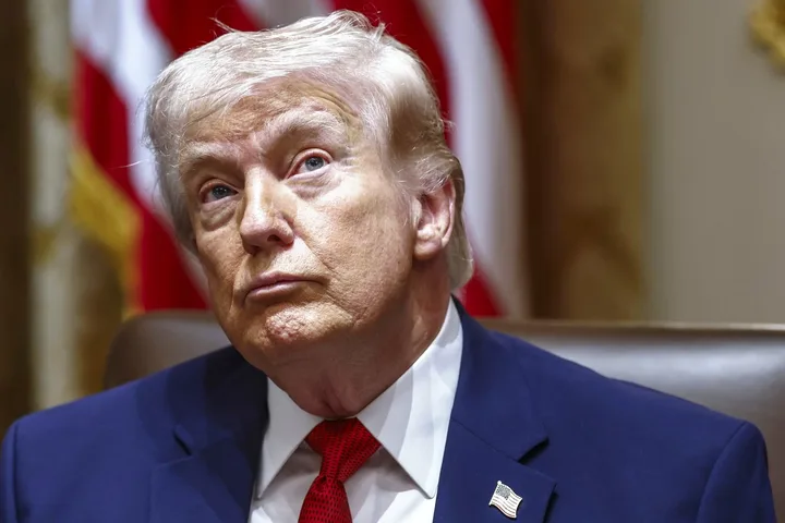 Donald Trump discutând despre situația militară cu Iranul în contextul Congresului SUA.