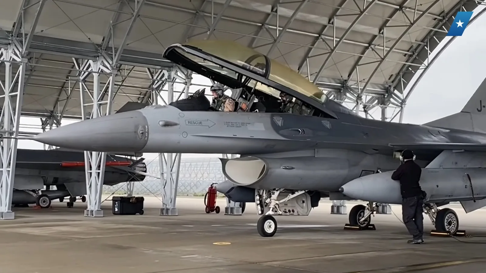 Centrul de instruire F-16 de la Fetești pregătește piloți români și ucraineni.