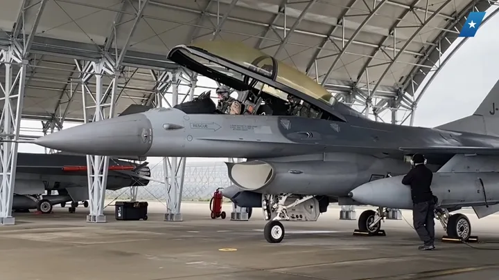 Centrul de instruire F-16 de la Fetești pregătește piloți români și ucraineni.