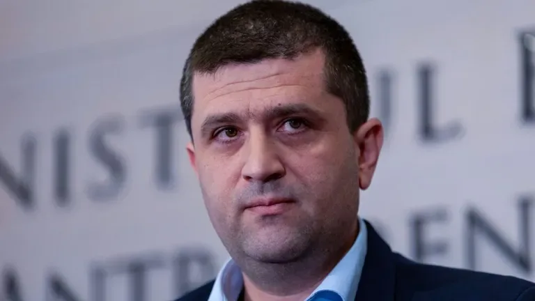 Răzvan Pîrcălăbescu, director Romarm, în conferință de presă.
