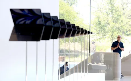 MacBook low-cost Apple, ideal pentru studenți, cu autonomie de 24 de ore.