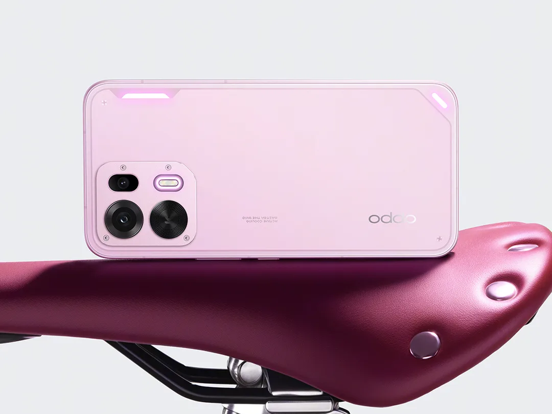 Smartphone-ul Oppo K15 Pro în nuanța roz, cu design modern și LED-uri.